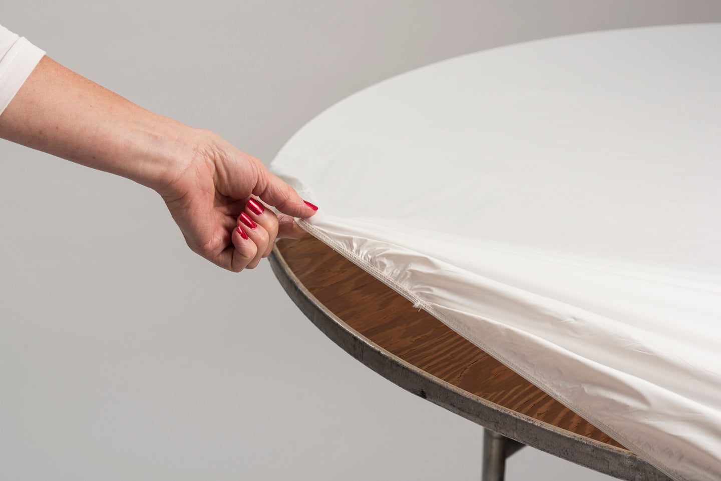 24" Round Fitted Plastic Table Covers